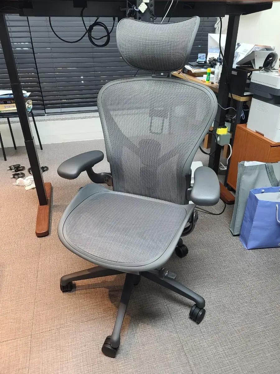 허먼밀러 New Aeron Chair Carbon (B Size)