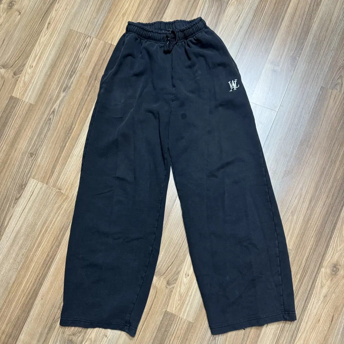 우알롱 signature relax wide pants 우알롱 츄리닝바지