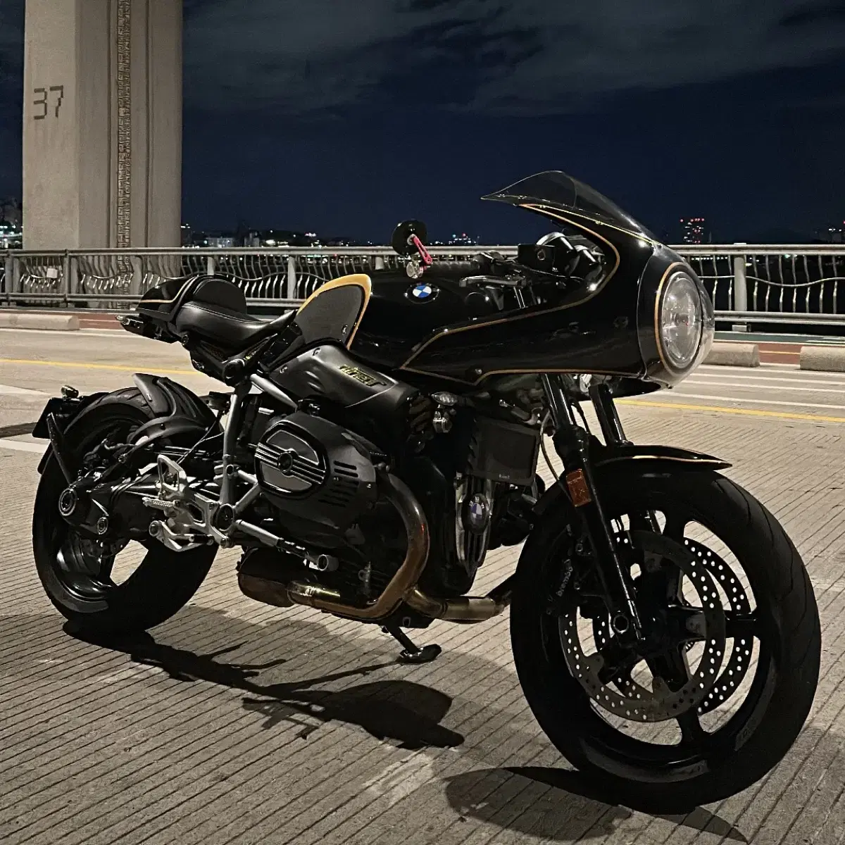 BMW r9t 레이서 알나인티 풀튜닝(급처, 튜닝비만 받겠습니다)