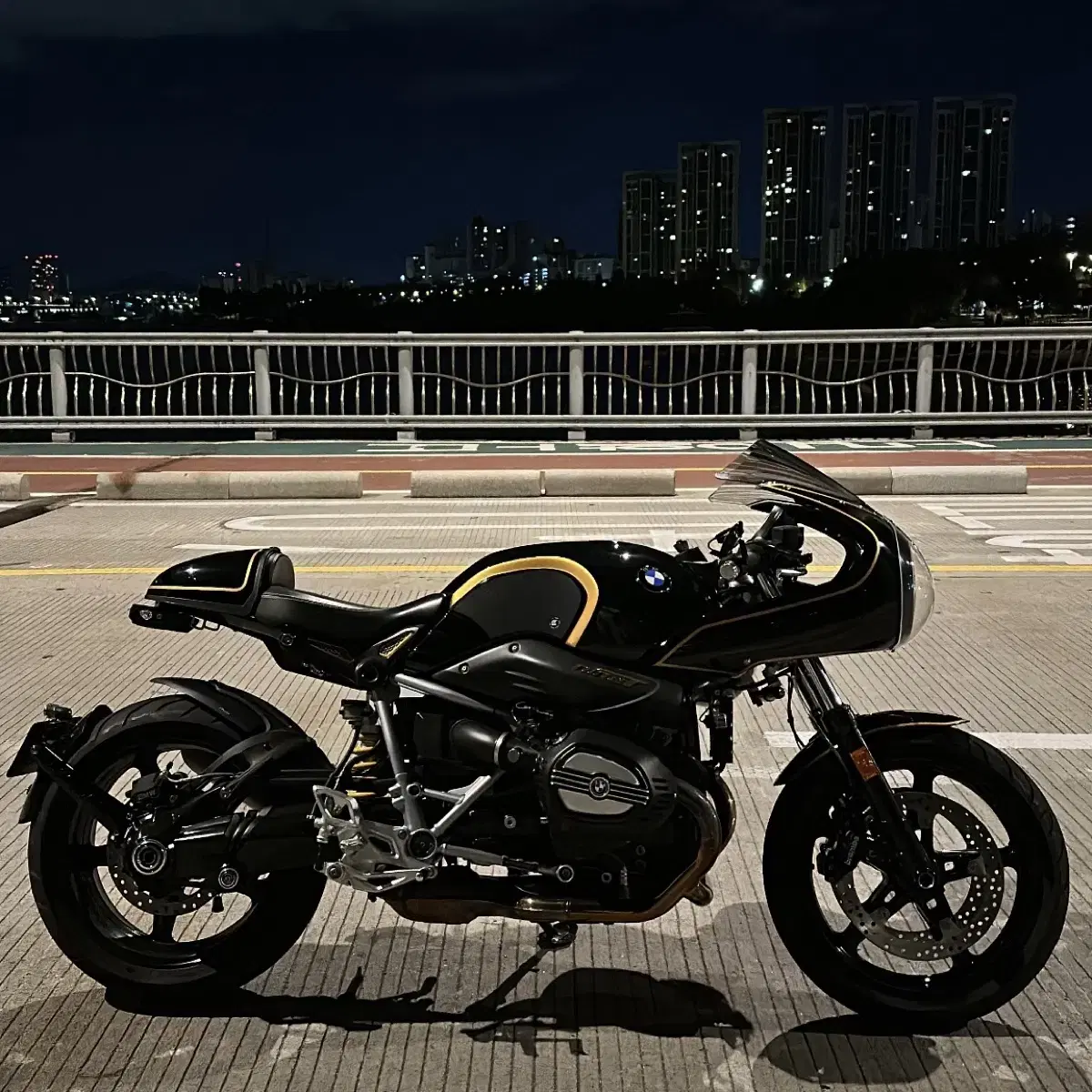 BMW r9t 레이서 알나인티 풀튜닝(급처, 튜닝비만 받겠습니다)