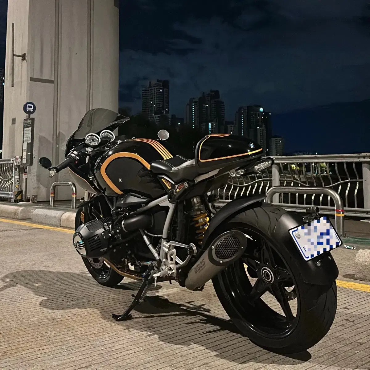 BMW r9t 레이서 알나인티 풀튜닝(급처, 튜닝비만 받겠습니다)