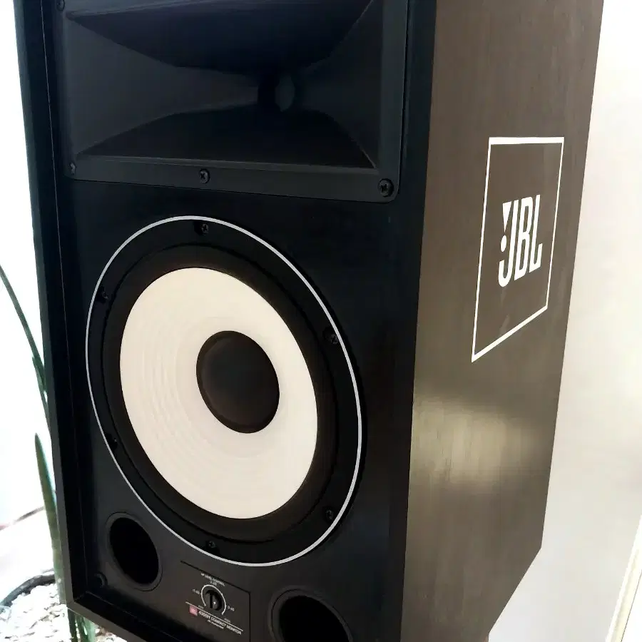 jbl4305h스피커 +원목스텐드+라탄그릴