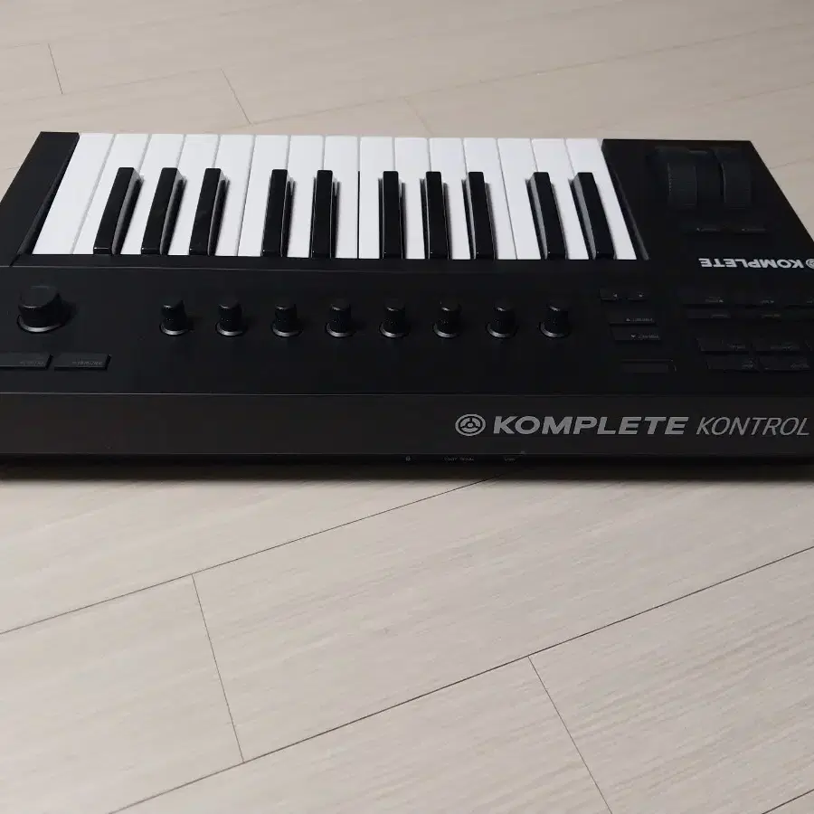 NI KOMPLETE KONTROL M32 미니 25