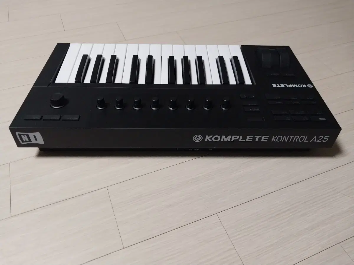 NI KOMPLETE KONTROL M32 미니 25