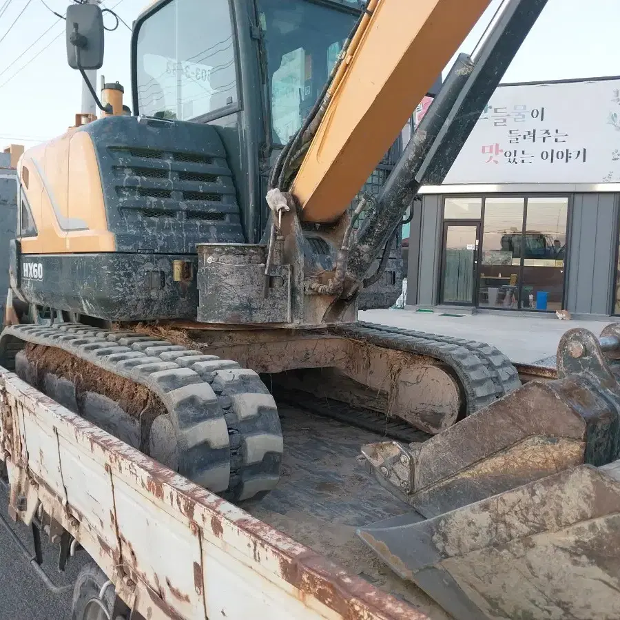 고무궤도 와 구성품