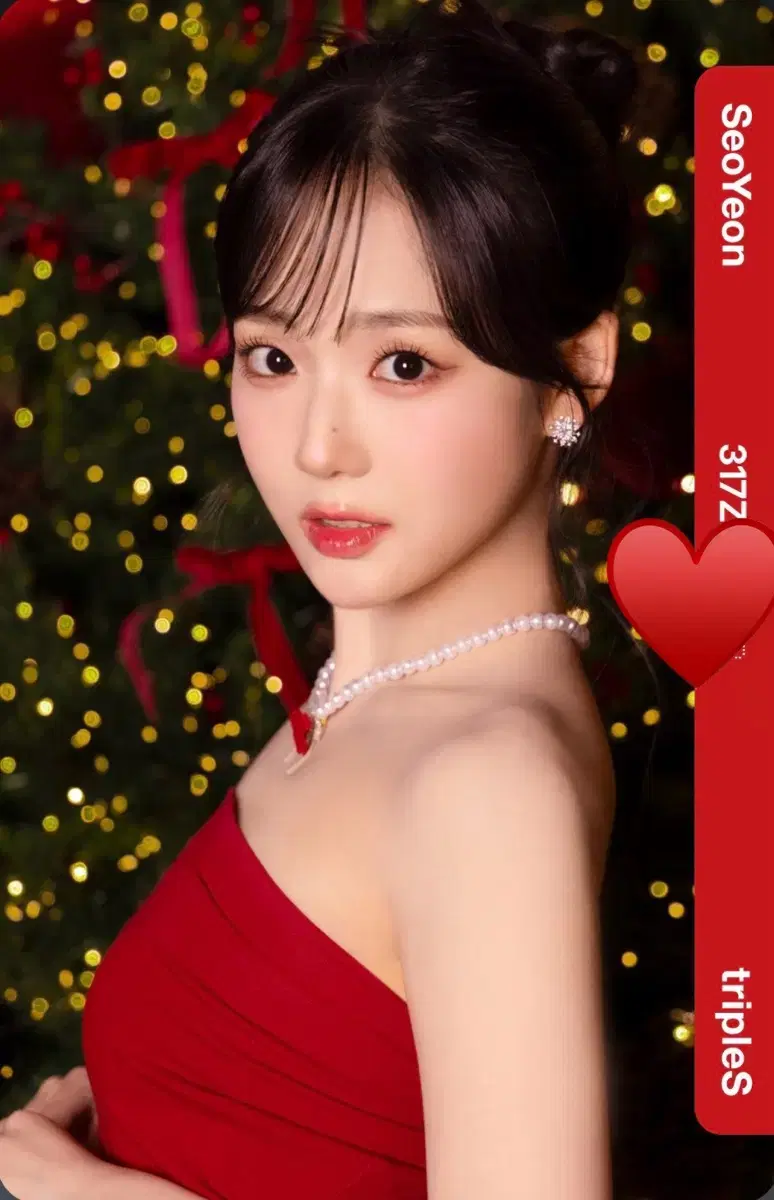 Triples seoyeon sells Christmas objects