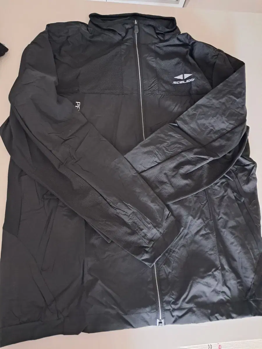 Kelly also sells men's windbreaker pants size 105 new!