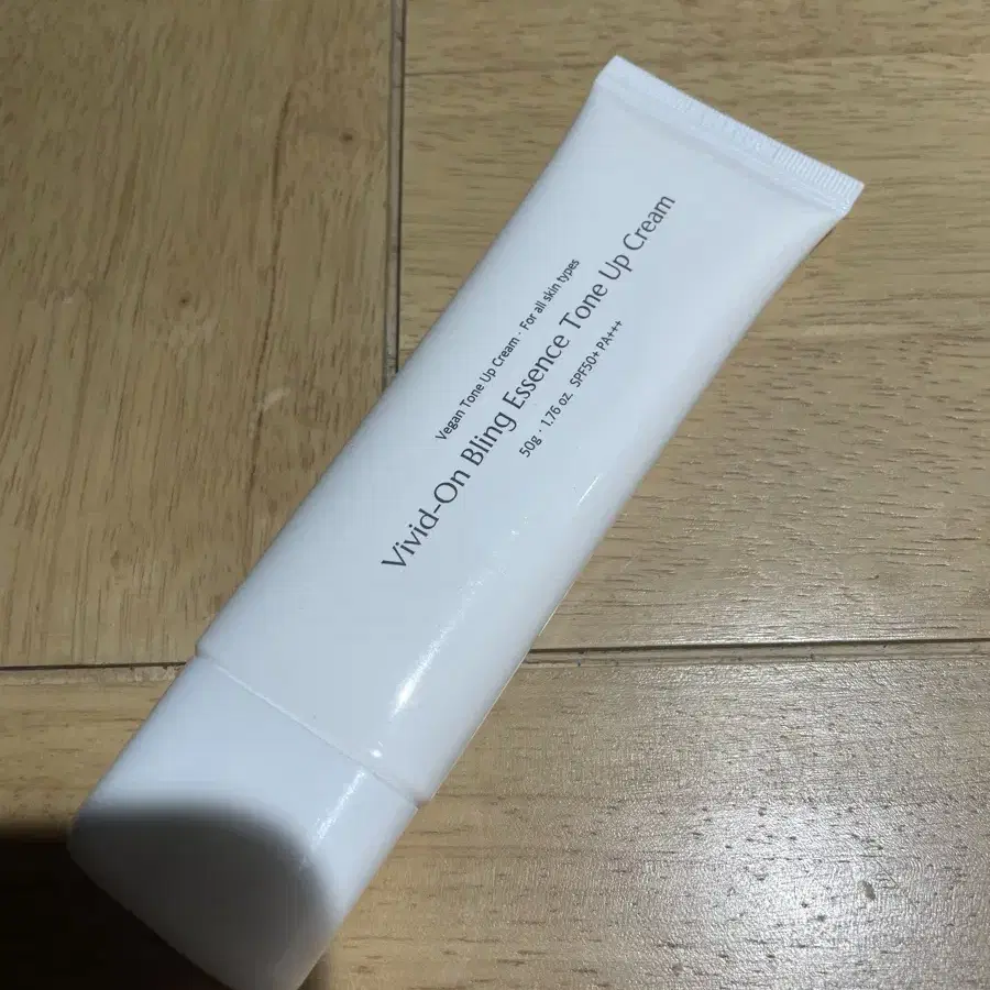 비비드온 블링 에센스 톤업 크림 50ml