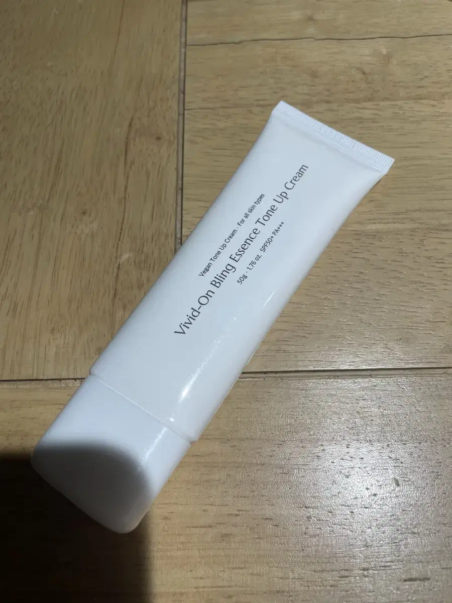 비비드온 블링 에센스 톤업 크림 50ml