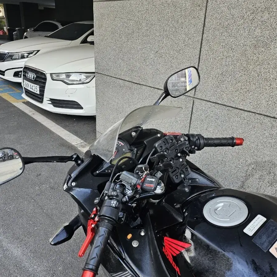 혼다 CBR125R 15년식 블랙 팝니다