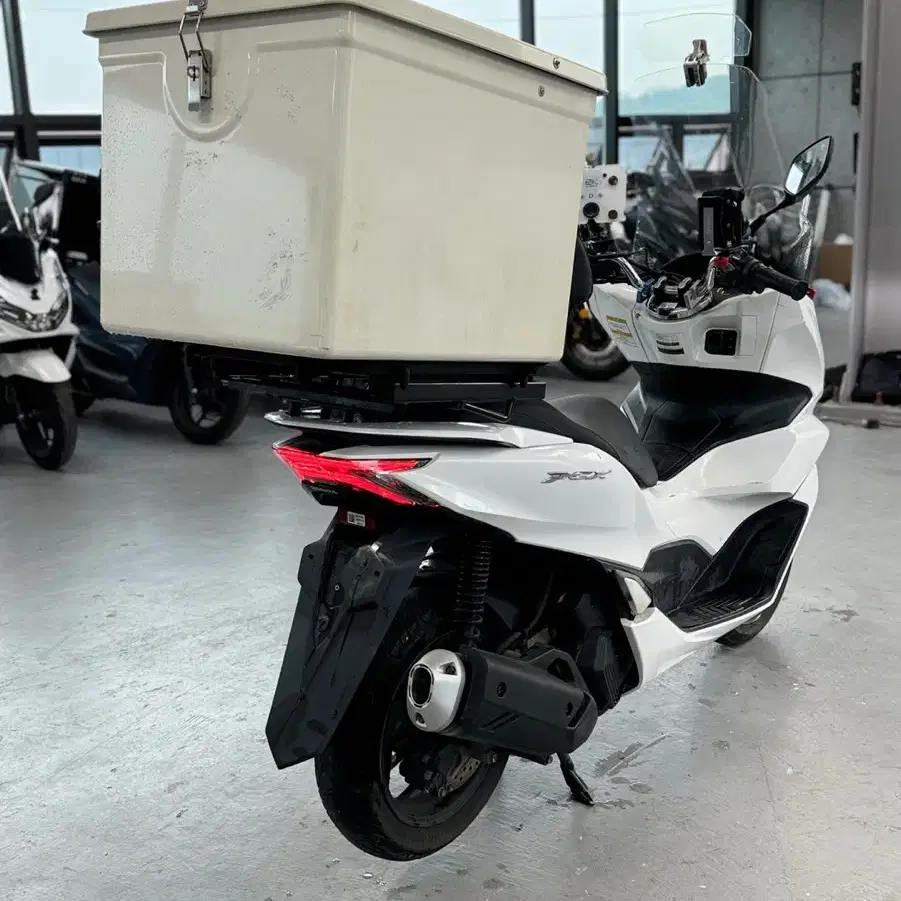 22년식 혼다 PCX125 ABS모델 36@@@KM 판매합니다.