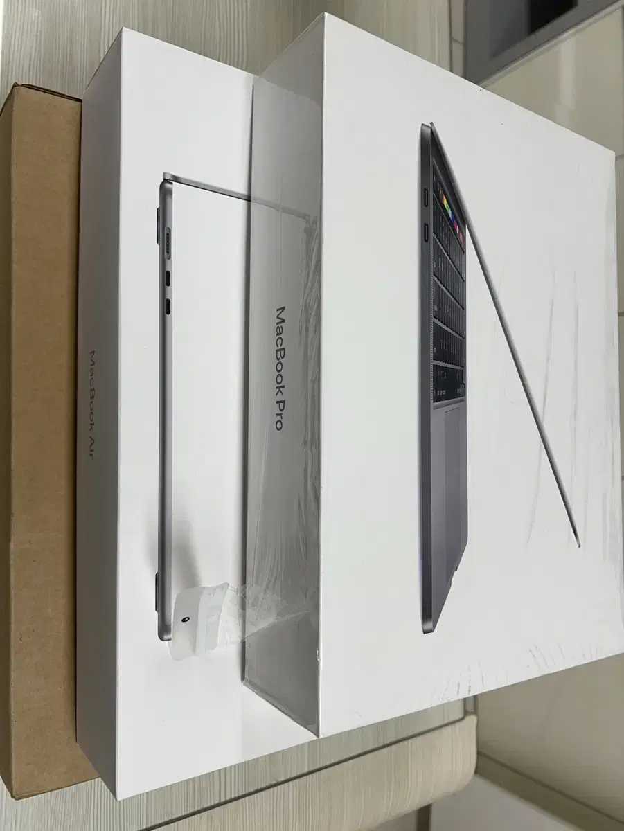 Sell empty boxes of Apple laptops (multiple models )