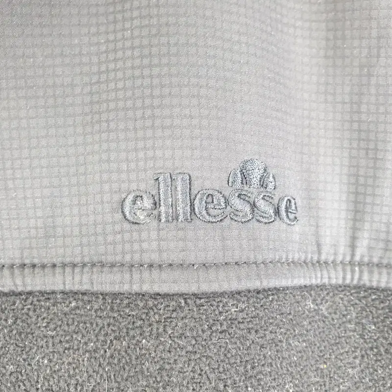 F2157 ELLESSE 남100 플리스 블랙 집업 베스트/더크