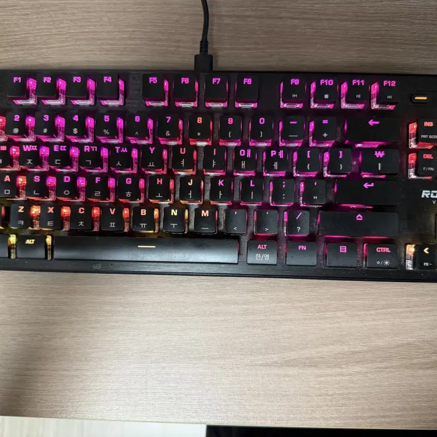 로켓 불칸 tkl pro 키보드