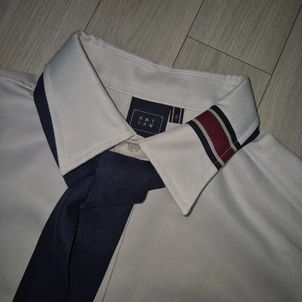 로맨틱크라운 PIPING TIE SHIRT_WHITE