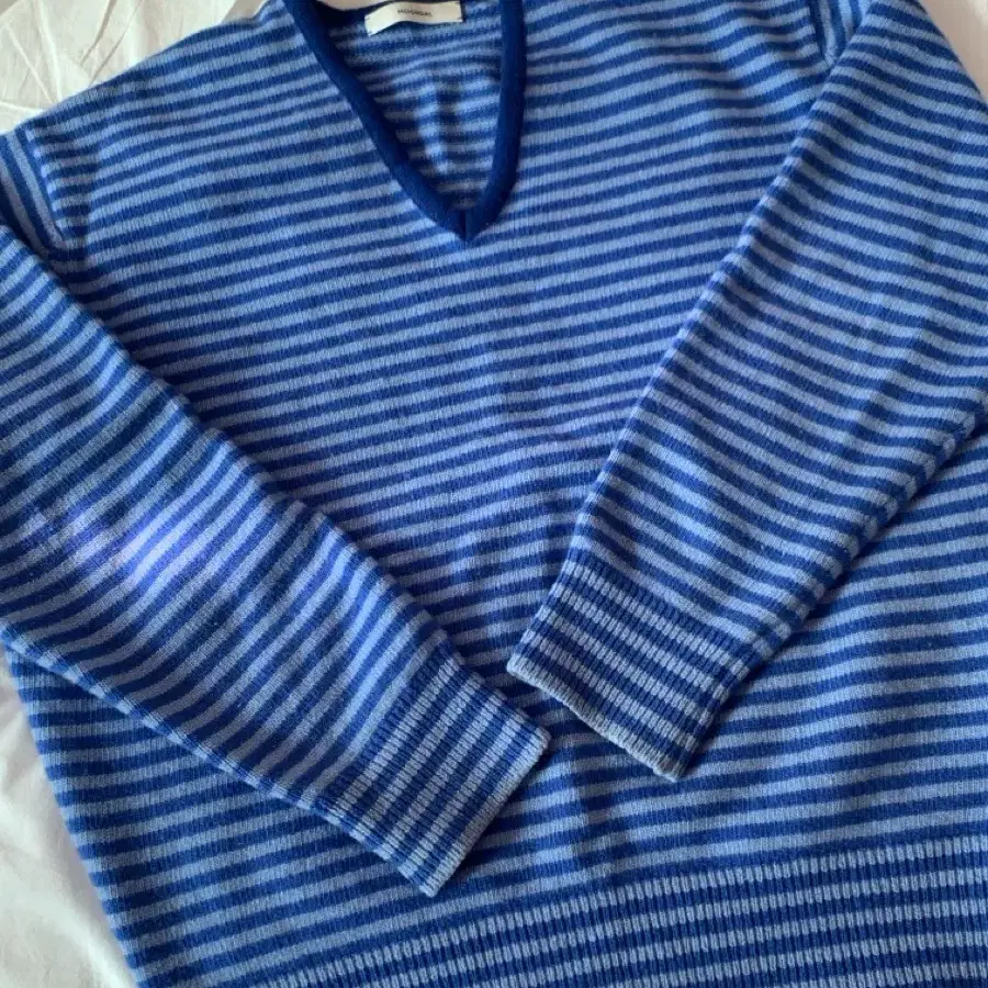 문달 moondal Risca Knit in Blue Stripe