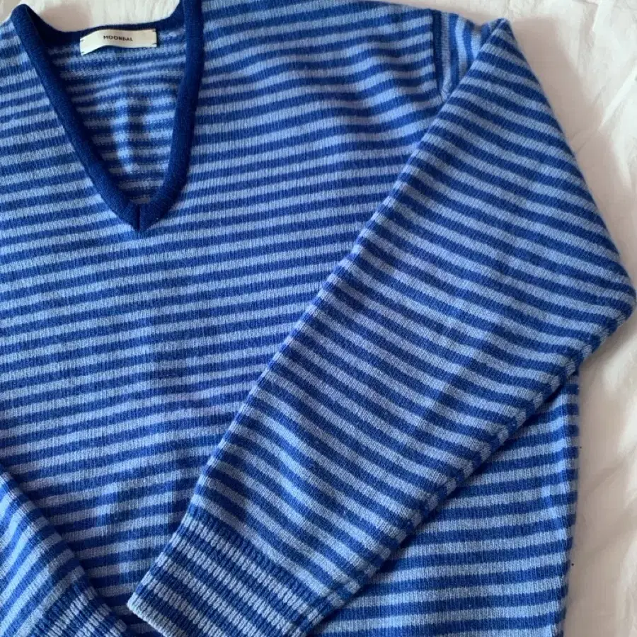 문달 moondal Risca Knit in Blue Stripe