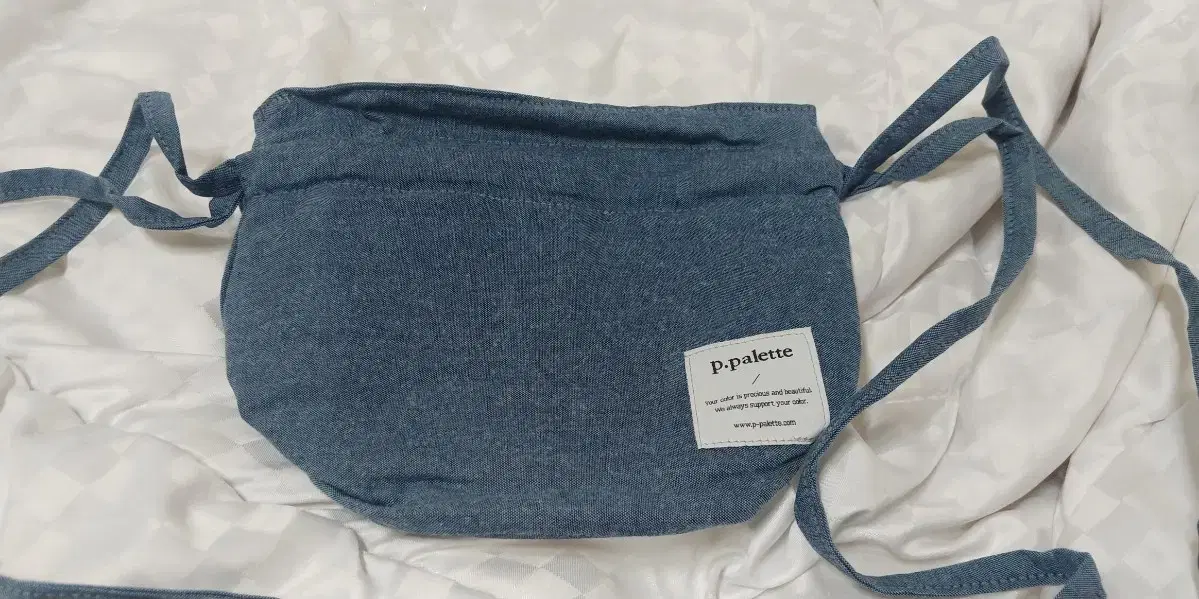 (Service) V&A Upcycled Denim String Bag