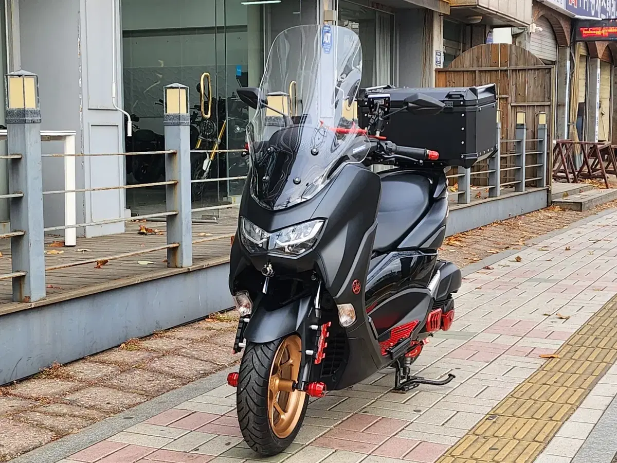 2023년 야마하 NMAX125 4700KM 1인신조  옵션다수 판매합니