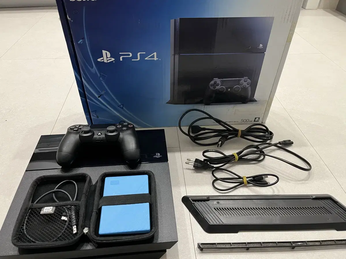 플스4 PS4 500기가 + 4테라 외장하드 팝니다 (한글판 게임 150