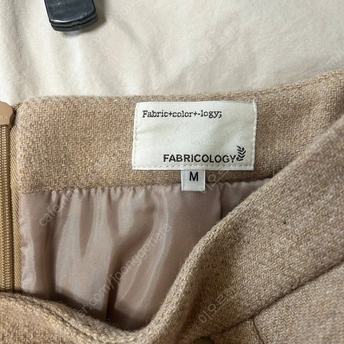 Fabricology 패브릭컬리지 투 포켓 울스커트 베이지 M 사이즈