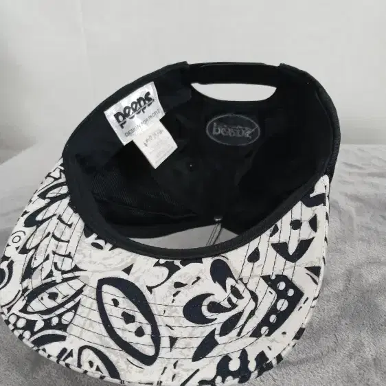 Peeps neo crazy pattern snapback