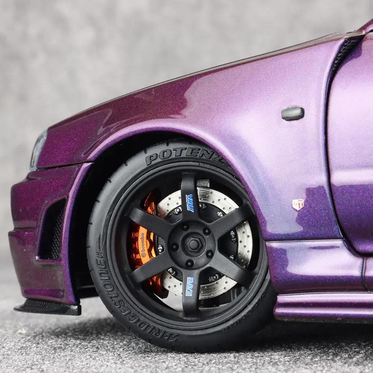 1:18 모터헬릭스 닛산 스카이라인 GT-R (R34) Nismo CRS