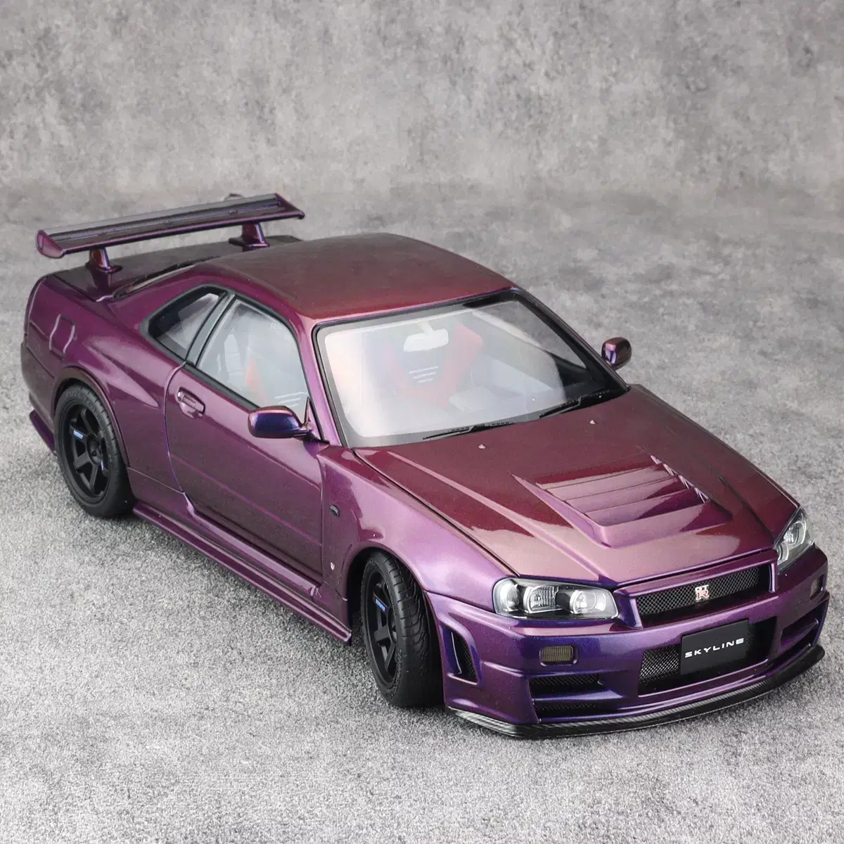 1:18 모터헬릭스 닛산 스카이라인 GT-R (R34) Nismo CRS