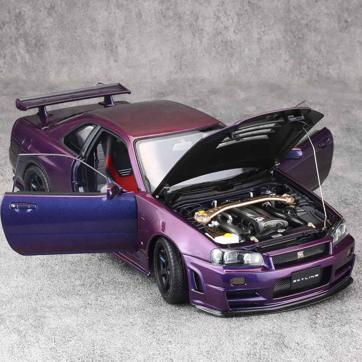 1:18 모터헬릭스 닛산 스카이라인 GT-R (R34) Nismo CRS