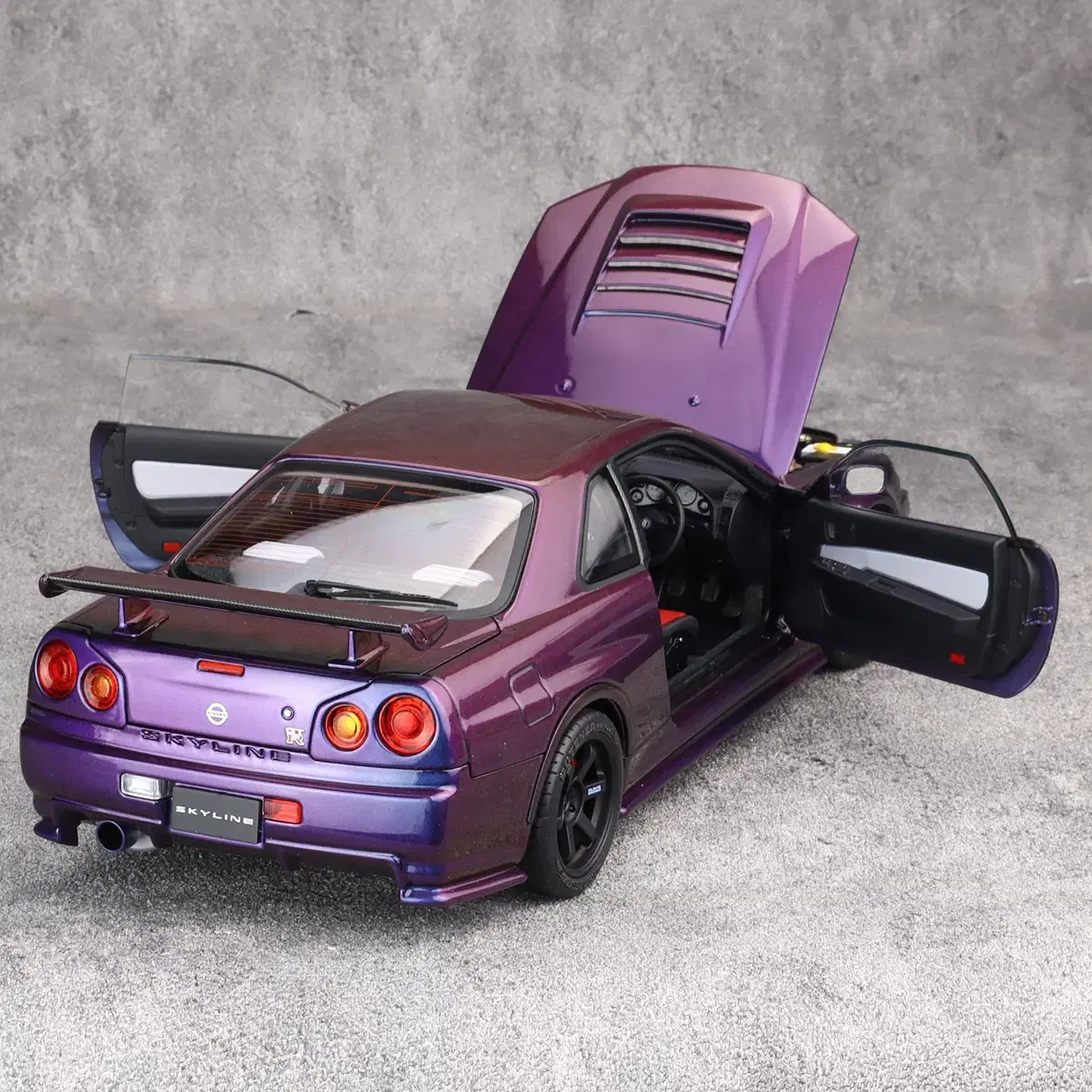 1:18 모터헬릭스 닛산 스카이라인 GT-R (R34) Nismo CRS