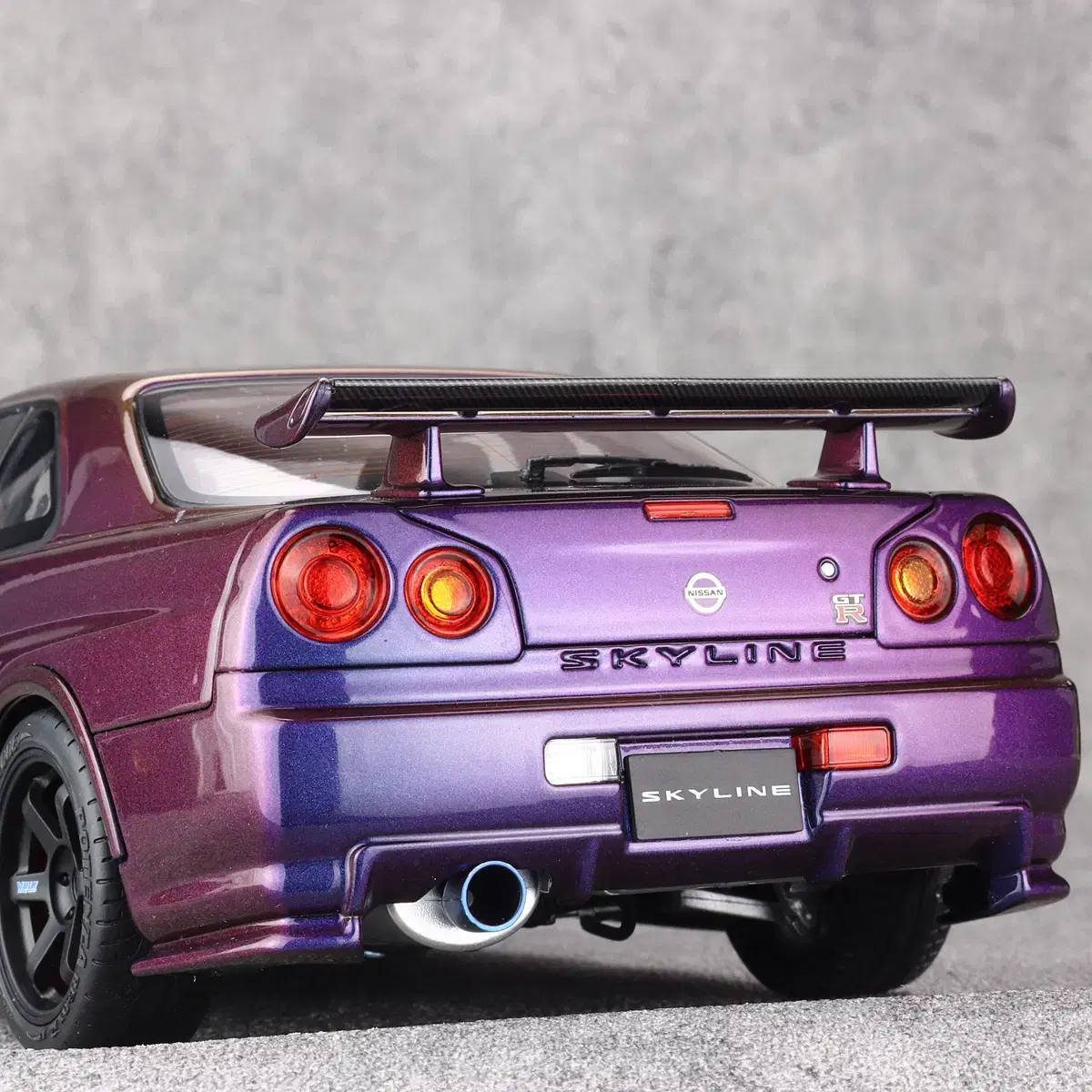 1:18 모터헬릭스 닛산 스카이라인 GT-R (R34) Nismo CRS