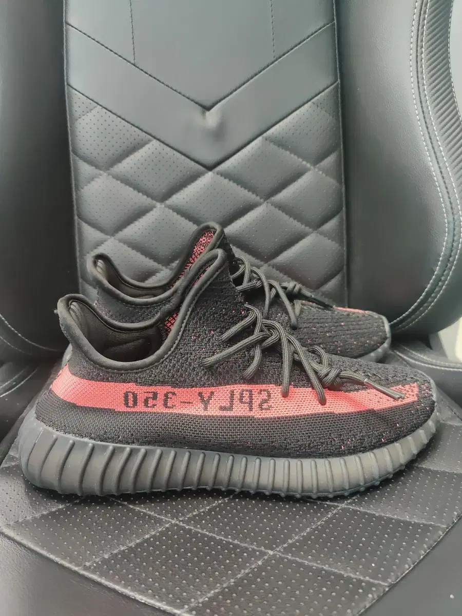 Adidas Yeezy Boost 350 V2Core Black Red