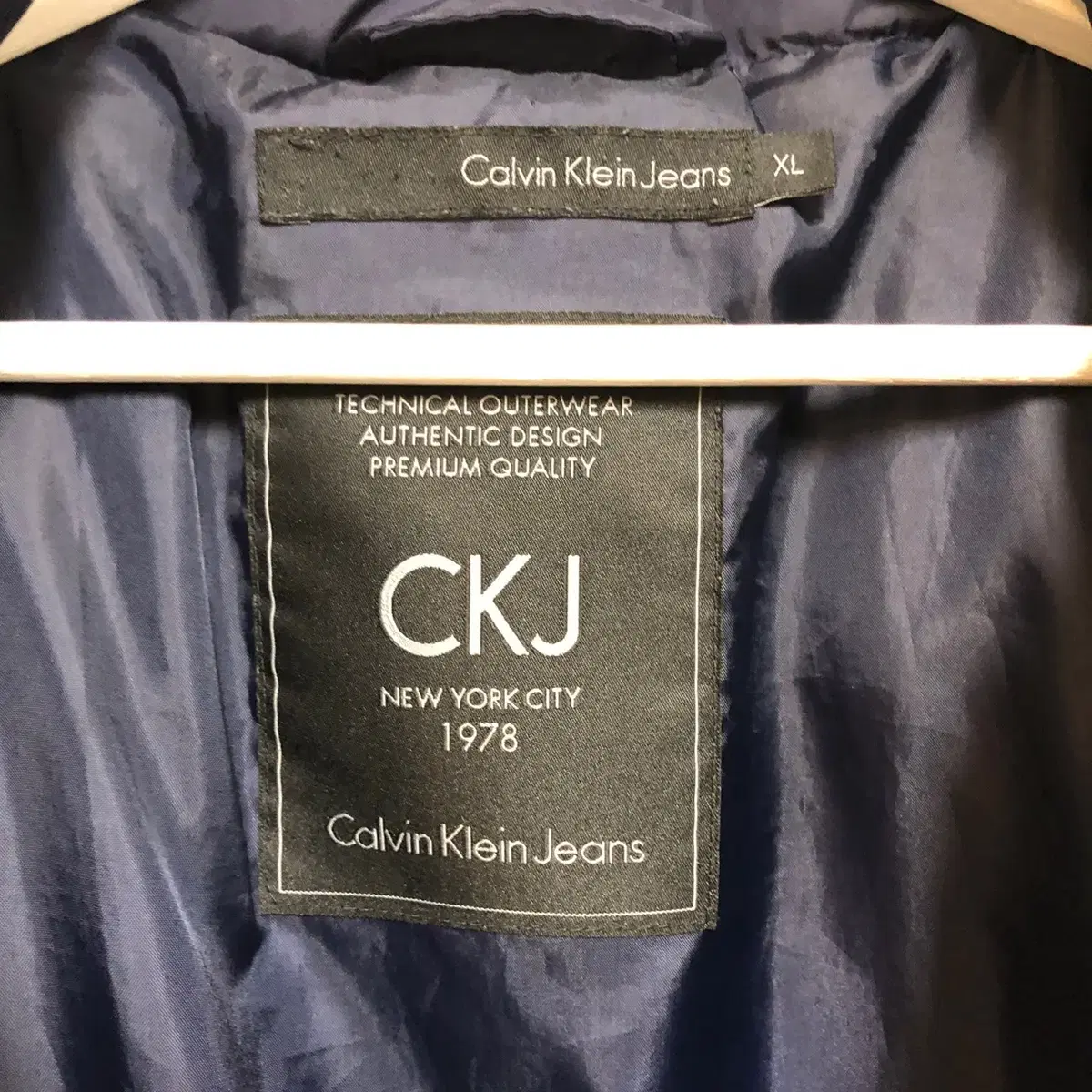 Calvin Klein Jeans 네이비 다운 패딩 (XL)