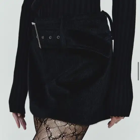 새제품) 다이애그널 CALFSKIN BUCKLE SKIRT (black)