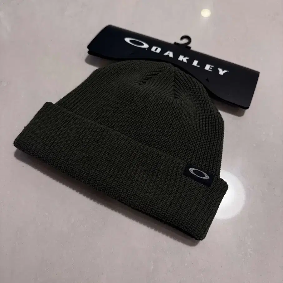 OAKLEY 오클리 에센셜 비니