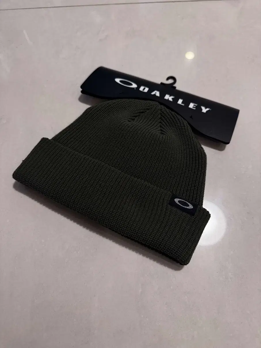 OAKLEY 오클리 에센셜 비니