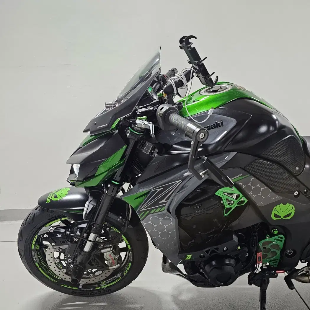 2019년식 관리잘한 가와사키 Z1000R 에디션 풀배기 판매합니다 .