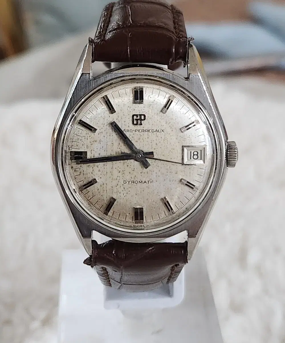 # 230 )  GIRARD  PERREGAUX GYROMATIC