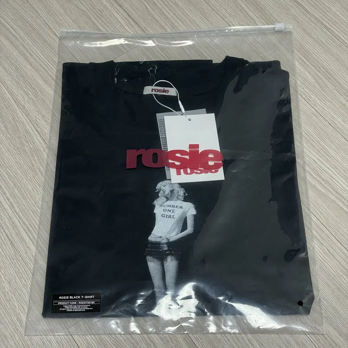 로제 팝업 로지 블랙 티셔츠 rosie 넘버원걸