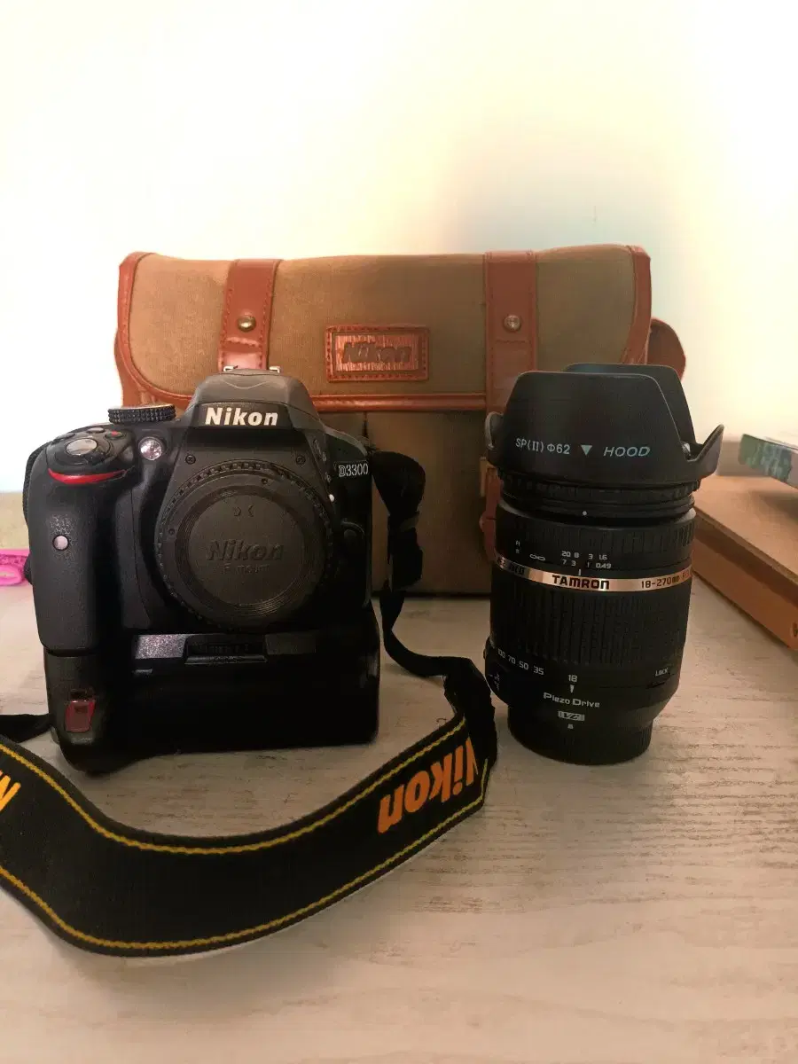 니콘 D3300 DSLR 카메라, 탐론 18-270렌즈  헐값에 팔아요ㅠ