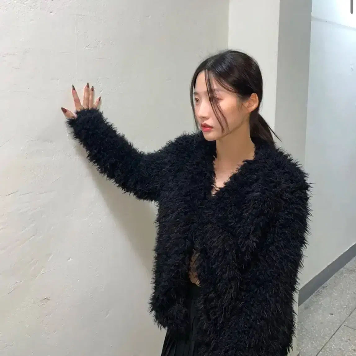 옵텐소 블랙 퍼가디건 soft loose fur cardigan