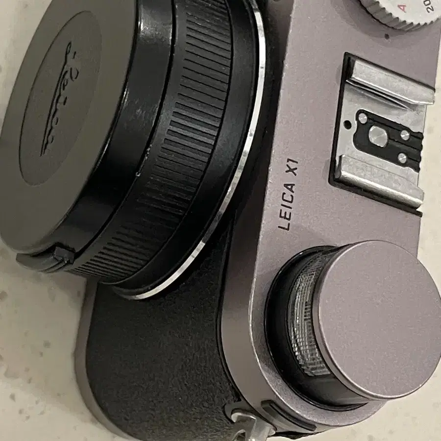 LEICA X