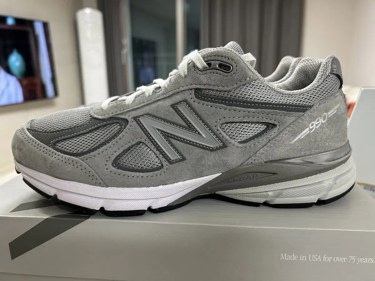 뉴발란스990v4 그레이