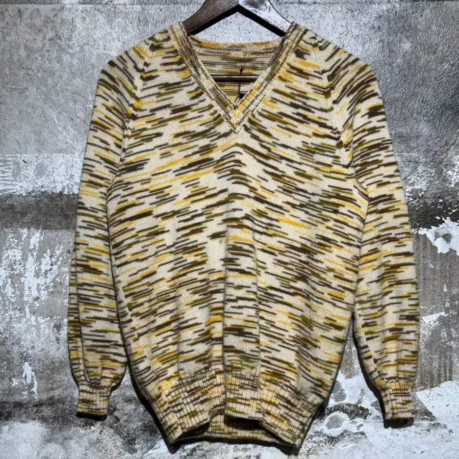 JPN Tiger Pattern Vneck Sweater