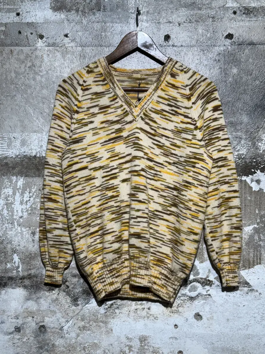 JPN Tiger Pattern Vneck Sweater