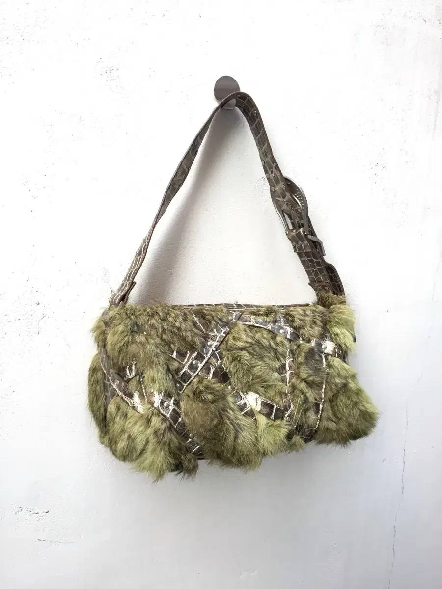 Fairy green fur cubic belt bag