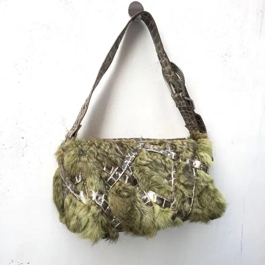 Fairy green fur cubic belt bag