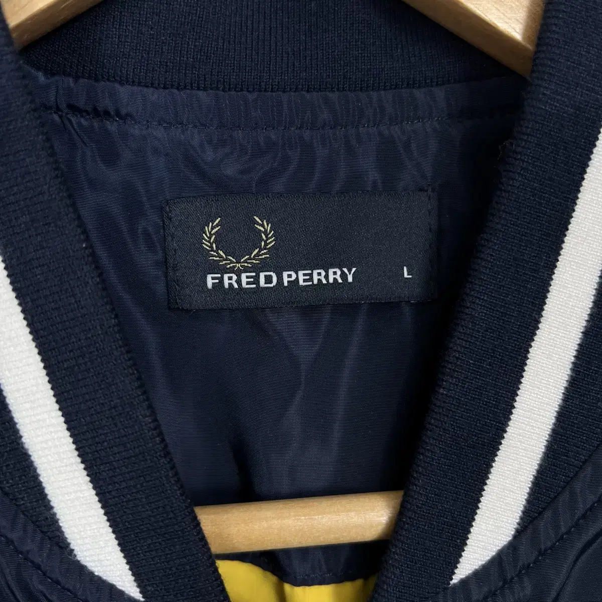 (무료배송) Fredperry 프레드페리 화이트 월계수 블루종 자켓