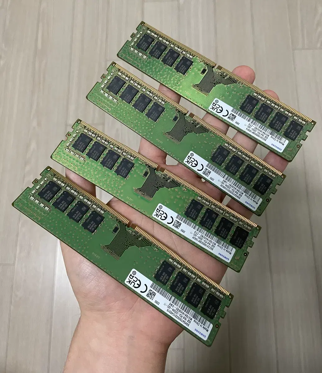 삼성 DDR4 8기가 렘 4개