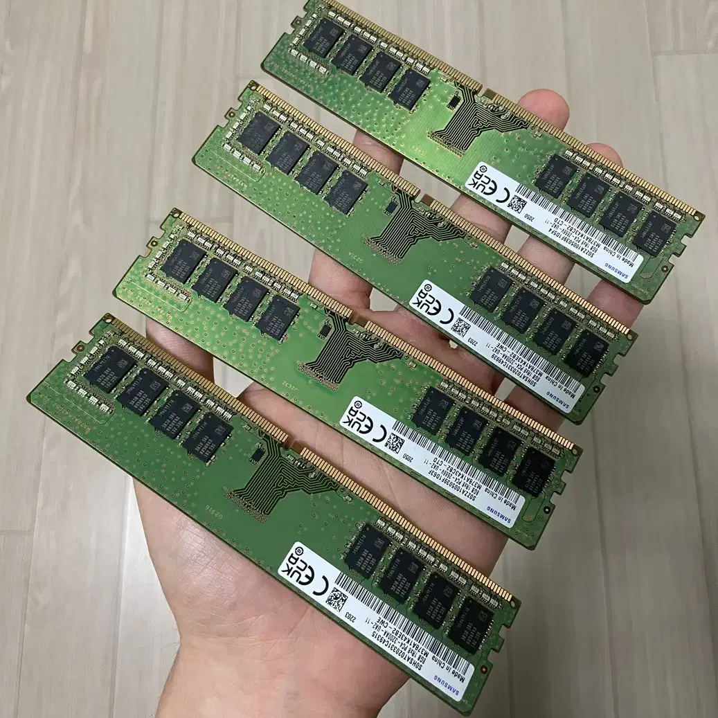 삼성 DDR4 8기가 렘 4개